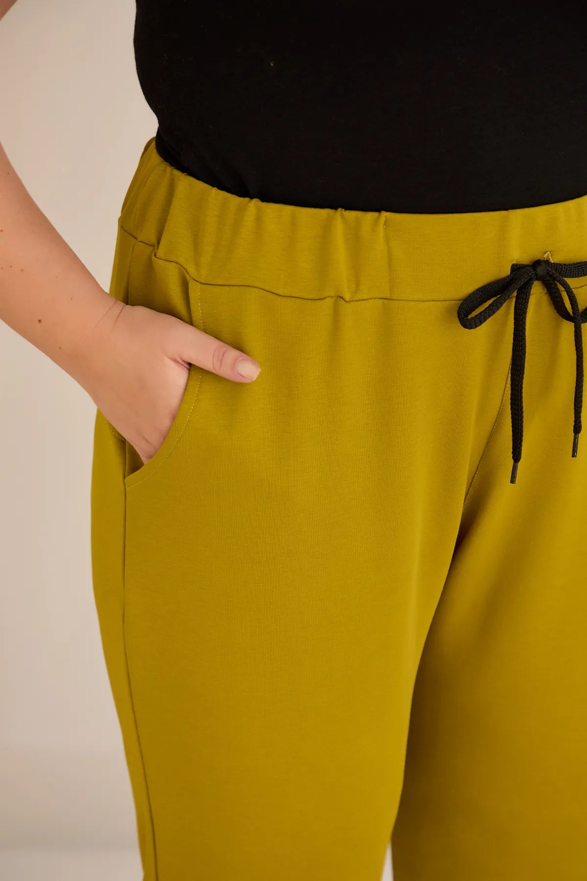 Γυναικεία αθλητική φόρμα παντελόνι "Daily" σε μεγάλα μεγέθη - Μουσταρδί