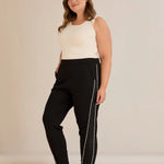 Σπορ-κομψό παντελόνι με ρήγα με στρασάκια σε Μαύρο χρώμα σε μεγάλα μεγέθη 