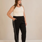 Σπορ-κομψό παντελόνι με ρήγα με στρασάκια σε Μαύρο χρώμα σε μεγάλα μεγέθη 