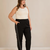 Σπορ-κομψό παντελόνι με ρήγα με στρασάκια σε Μαύρο χρώμα σε μεγάλα μεγέθη 