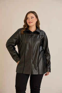 Κομψό πουκάμισο δερματίνης με διακοσμητικές ραφές σε μαύρο χρώμα σε μεγάλα μεγέθη