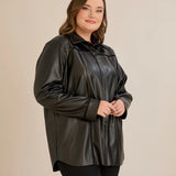 Κομψό πουκάμισο δερματίνης με διακοσμητικές ραφές σε μαύρο χρώμα σε μεγάλα μεγέθη