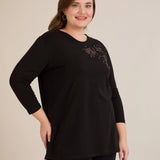 Βαμβακερή τουνίκ με λουλούδια από παγιέτες σε μαύρο χρώμα σε μεγάλα μεγέθη