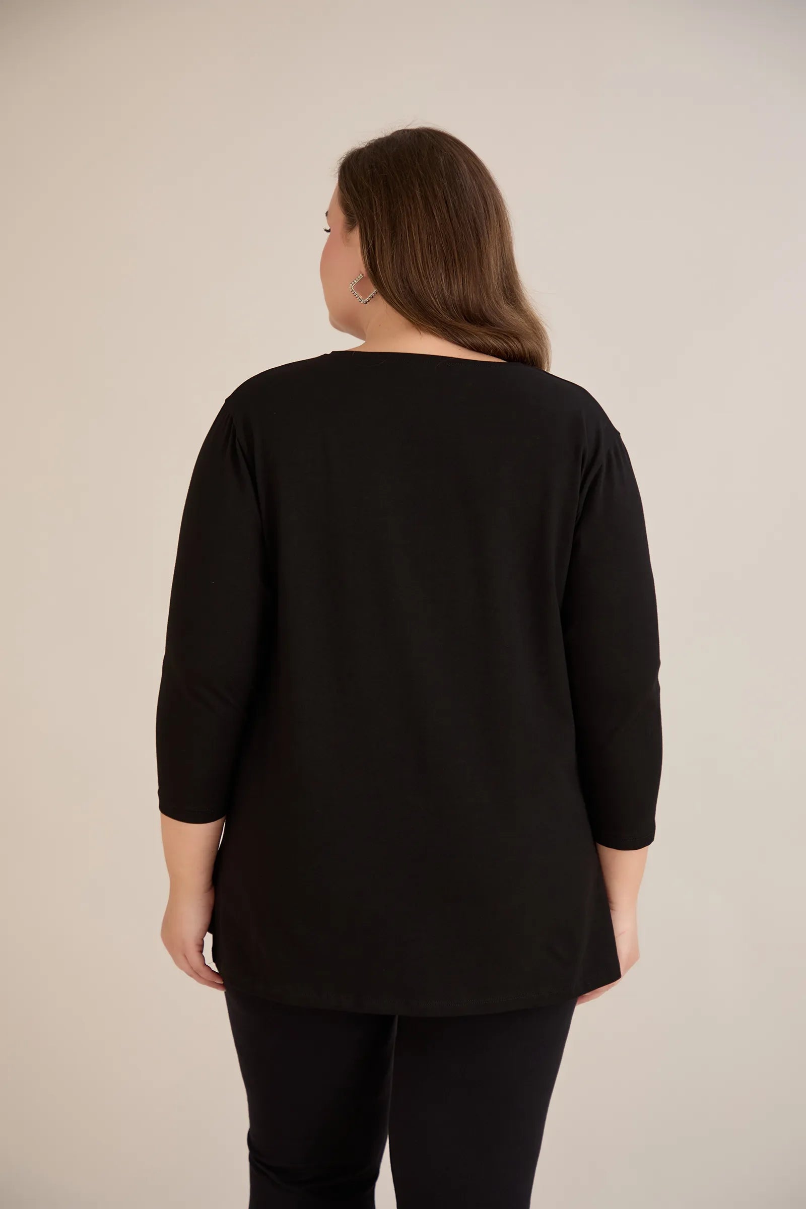 Βαμβακερή τουνίκ με λουλούδια από παγιέτες σε μαύρο χρώμα σε μεγάλα μεγέθη