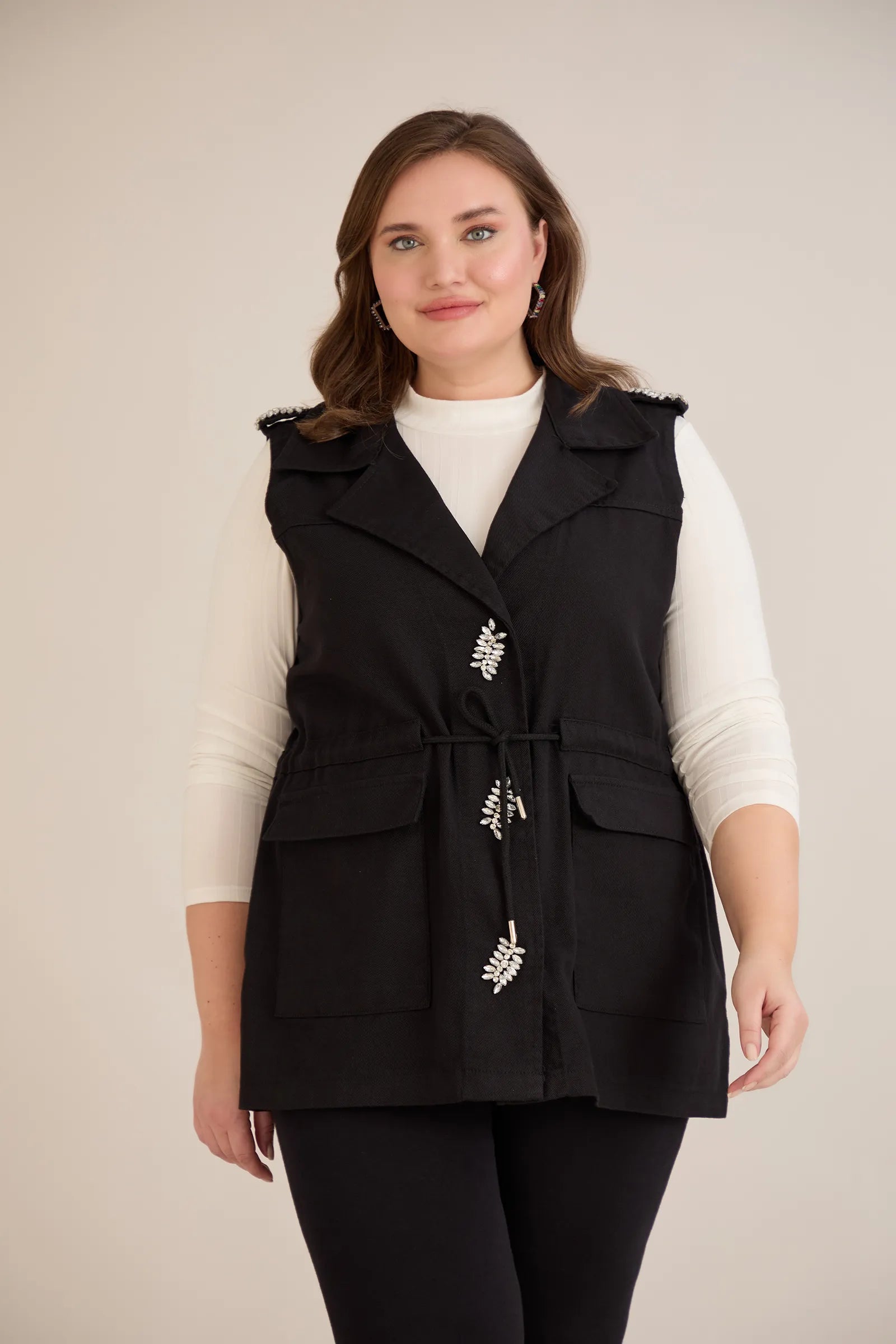 Τζιν γιλέκο με στρας σε Μαύρο χρώμα σε μεγάλα μεγέθη