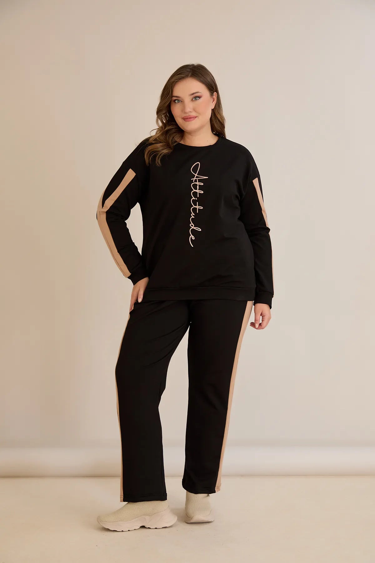 Σετ από ελαστικό ύφασμα με ρήγα στο πλάι σε μαύρο χρώμα σε μεγάλα μεγέθη