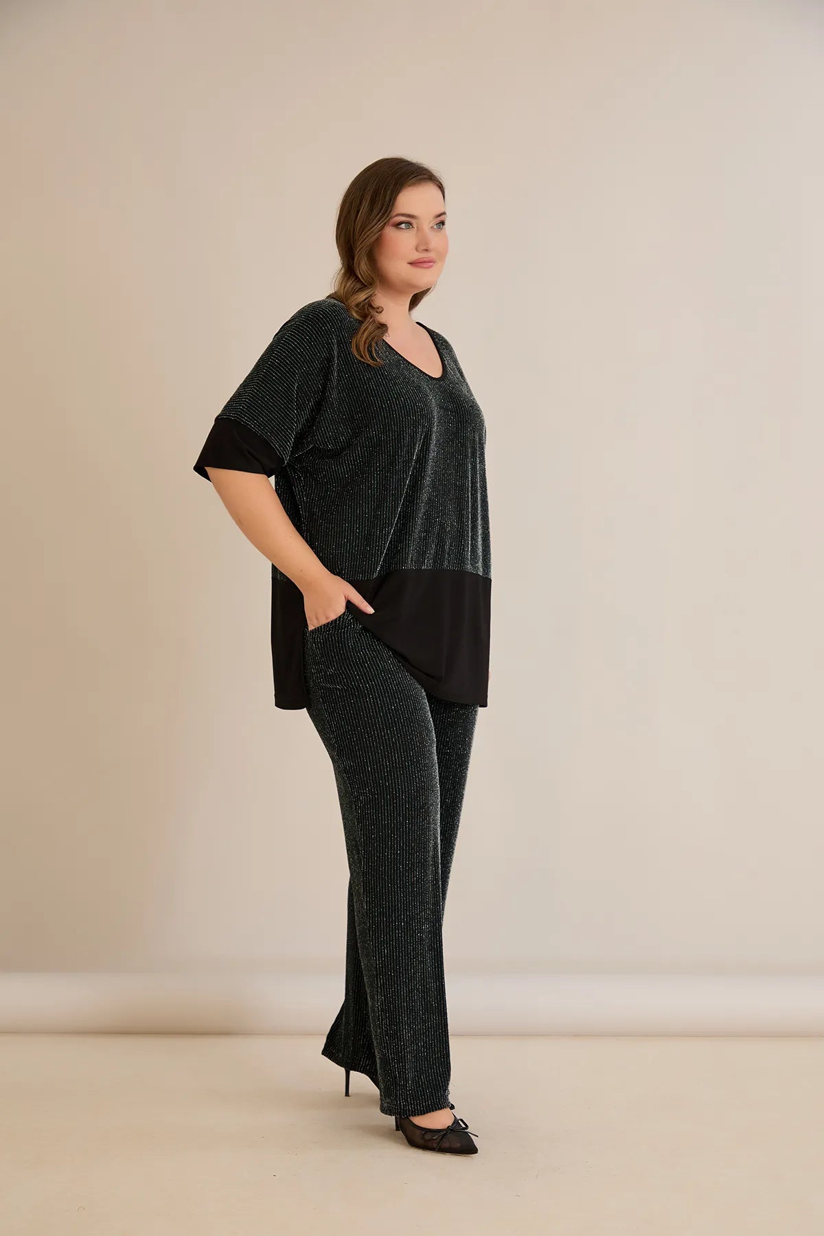 lurex κομψό ριπ σετ με εντυπωσιακή πλάτη σε Μαύρο/Πράσινο χρώμα σε μεγάλα μεγέθη