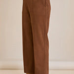 Κομψό παντελόνι με μπροστινή ραφή και ψηλή μέση σε καφέ χρώμα σε μεγάλα μεγέθη