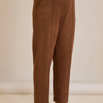 Κομψό παντελόνι με μπροστινή ραφή και ψηλή μέση σε καφέ χρώμα σε μεγάλα μεγέθη