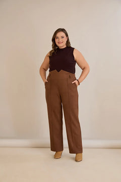 Κομψό παντελόνι με μπροστινή ραφή και ψηλή μέση σε καφέ χρώμα σε μεγάλα μεγέθη