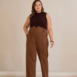 Κομψό παντελόνι με μπροστινή ραφή και ψηλή μέση σε καφέ χρώμα σε μεγάλα μεγέθη