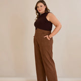 Κομψό παντελόνι με μπροστινή ραφή και ψηλή μέση σε καφέ χρώμα σε μεγάλα μεγέθη