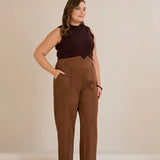 Κομψό παντελόνι με μπροστινή ραφή και ψηλή μέση σε καφέ χρώμα σε μεγάλα μεγέθη