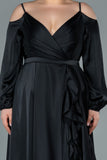 Μακρύ επίσημο σατέν φόρεμα με σκίσιμο και βολάν σε μεγάλα μεγέθη - Μαύρο N2358