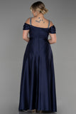 Επίσημο μακρύ φόρεμα από σατέν με τιραντάκια με στρασάκια σε μεγάλα μεγέθη  -  Σκούρο μπλε N3277