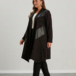 Γυναικεία ζακέτα με δερματίνη σε Σοκολατί χρώμα σε μεγάλα μεγέθη 