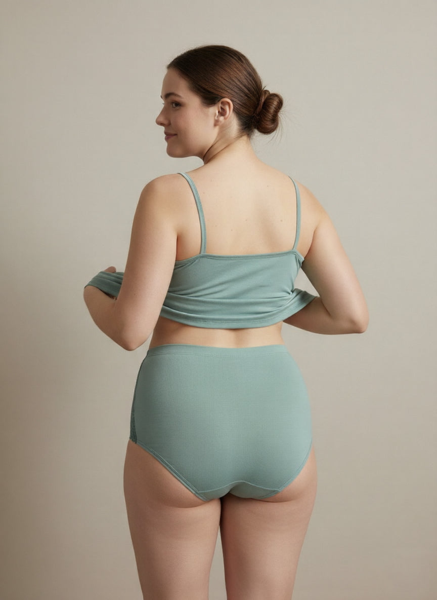 Σλιπ με πολυτελή διακόσμηση από τούλι σε χρώμα μέντα σε μεγάλα μεγέθη