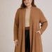 Μακριά ζακέτα τύπου κάπα σε Καραμελέ χρώμα σε μεγάλα μεγέθη