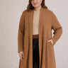 Μακριά ζακέτα τύπου κάπα σε Καραμελέ χρώμα σε μεγάλα μεγέθη