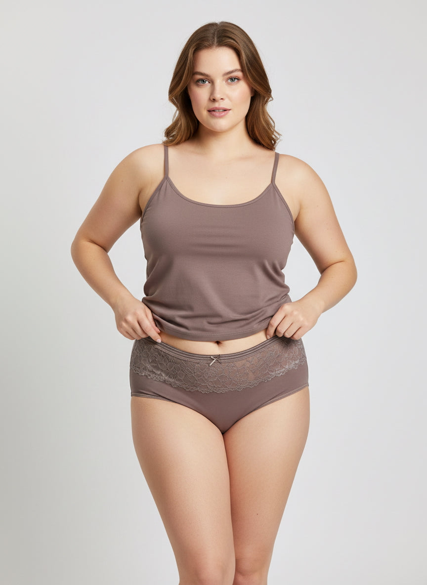Βαμβακερά σλιπ με δαντέλα σε Απαλή μόκα χρώμα σε μεγάλα μεγέθη

