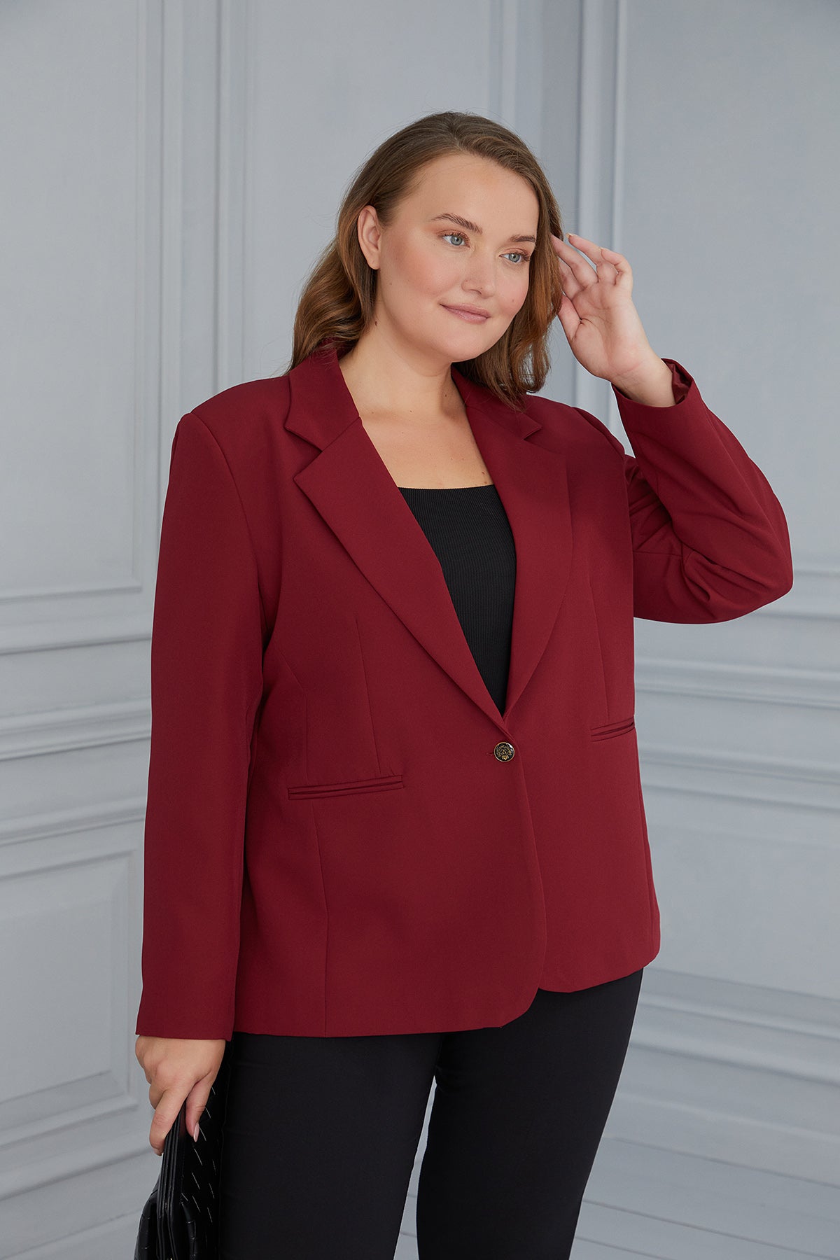 Κομψό γυναικείο σακάκι με φόδρα και ένα κουμπί σε μεγάλα μεγέθη  - Κόκκινο