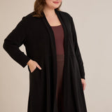 Μακριά ζακέτα τύπου κάπα σε μαύρο χρώμα σε μεγάλα μεγέθη