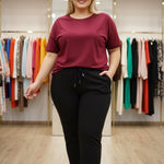 Παντελόνι με διακοσμητική τρέσα από στρασάκια σε μαύρο χρώμα σε μεγάλα μεγέθη