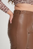 Γυναικείο παντελόνι δερματίνη με τσάκιση  και επένδυση σε μεγάλα μεγέθη - Καμηλό