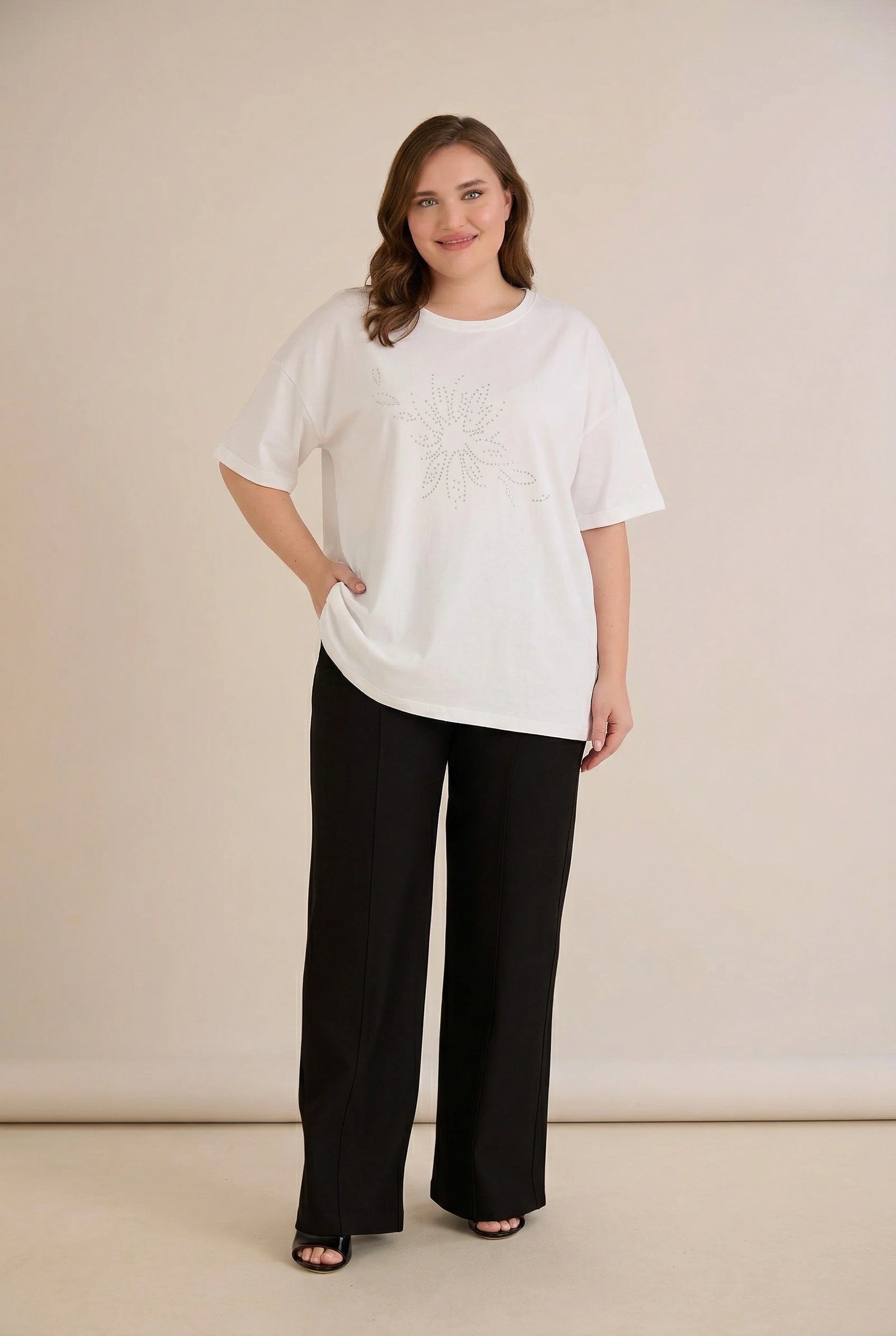 Βαμβακερή μπλούζα με στρας σε άσπρο χρώμα σε μεγάλα μεγέθη