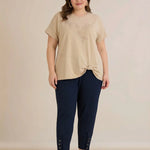 Μπλούζα με εντυπωσιακή λεπτομέρεια και στρας σε μπεζ χρώμα σε μεγάλα μεγέθη