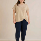 Μπλούζα με εντυπωσιακή λεπτομέρεια και στρας σε μπεζ χρώμα σε μεγάλα μεγέθη