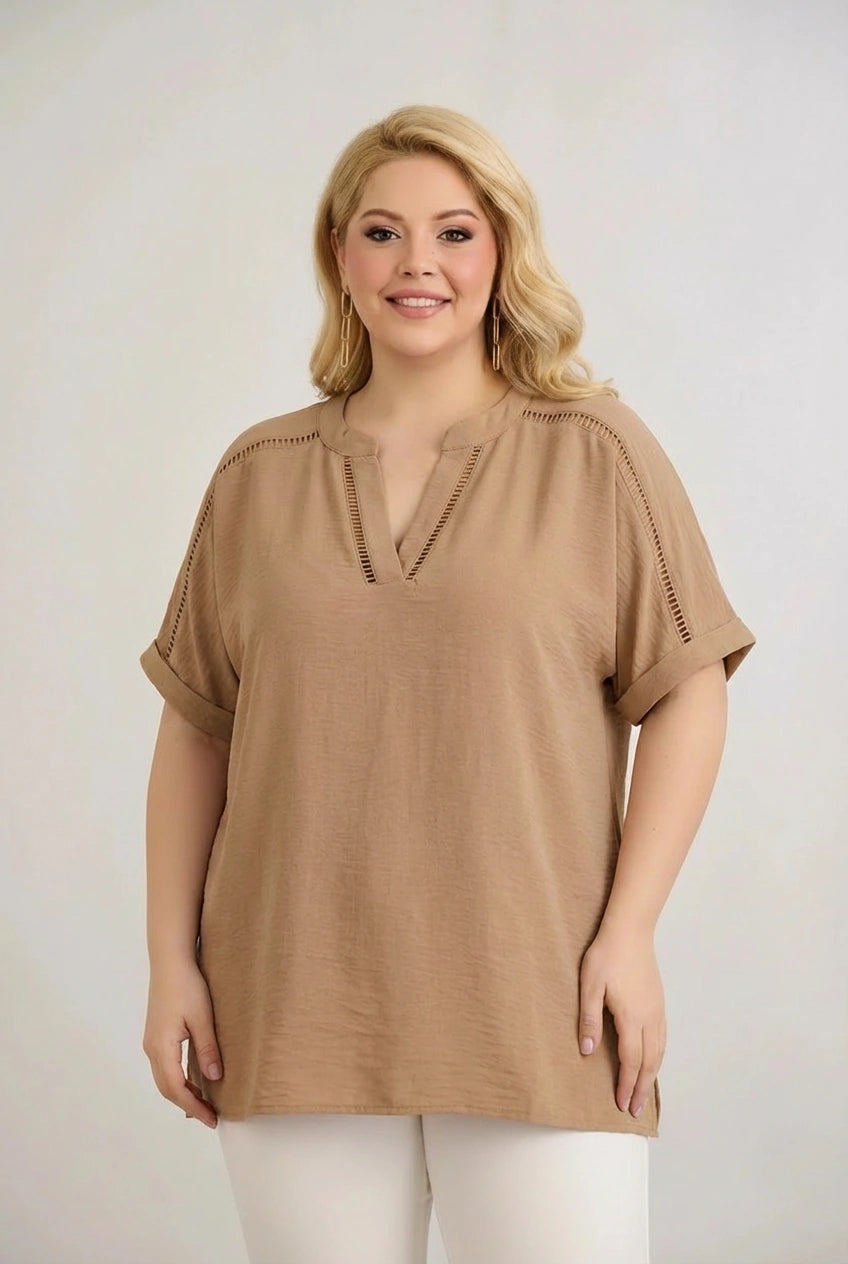 Αέρινη τουνίκ με boho λεπτομέρειες σε Καραμελέ χρώμα σε μεγάλα μεγέθη