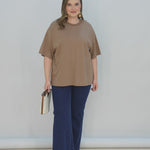 Βαμβακερή μπλούζα oversize 10355 σε χρώμα  Καπουτσίνο σε μεγάλα μεγέθη 