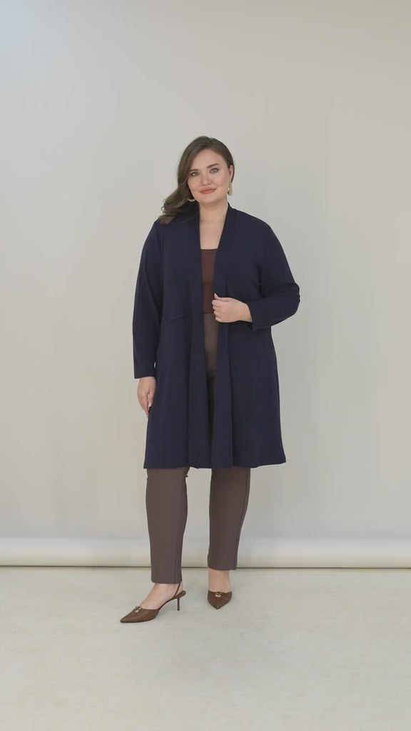 Μακριά ζακέτα τύπου κάπα σε Μπλε σκούρο χρώμα σε μεγάλα μεγέθη