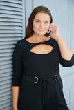 Μαύρη κομψή ολόσωμη φόρμα με φερμουάρ στην πλάτη - μεγάλα μεγέθη 