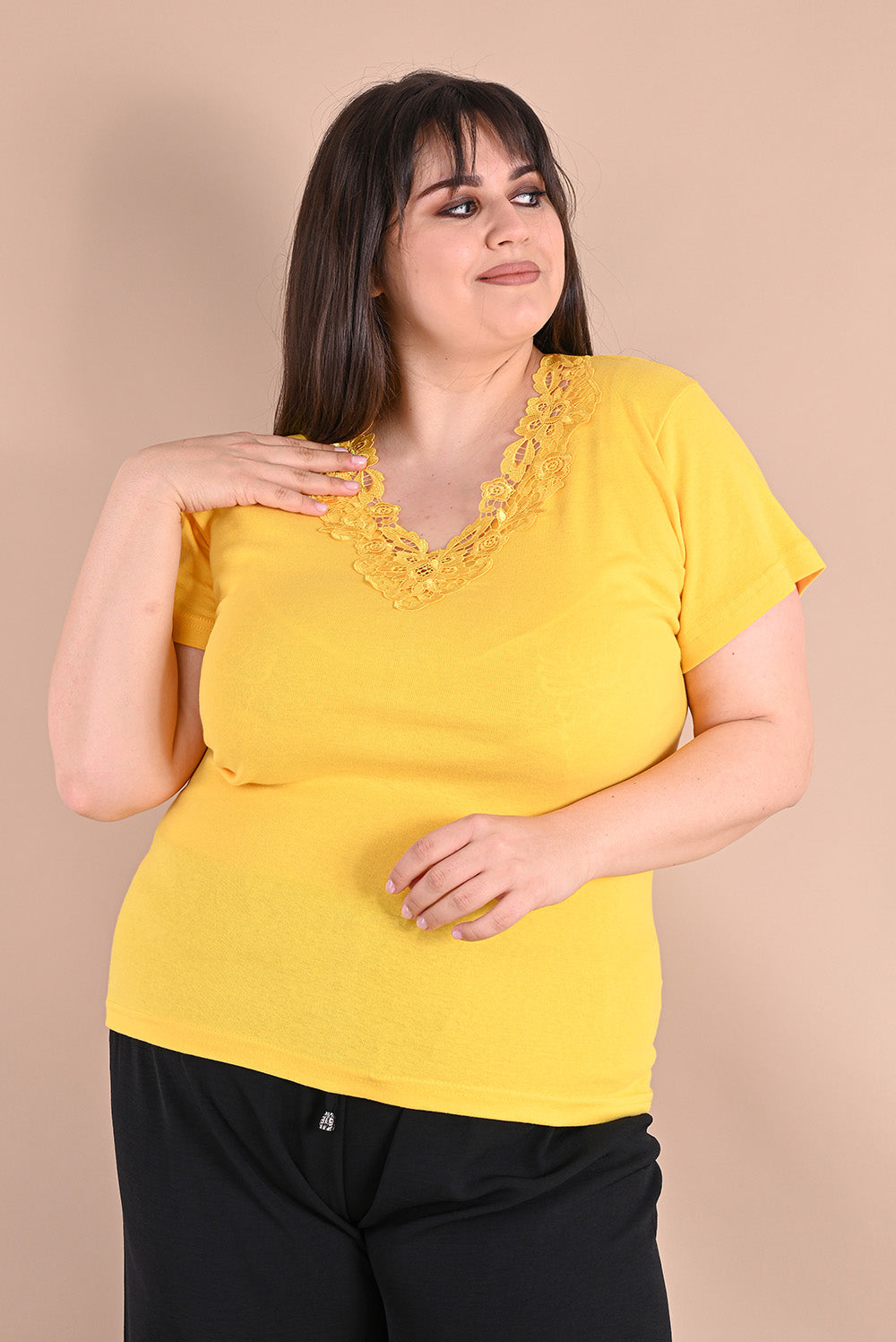 Κίτρινη βαμβακερή μπλούζα με δαντέλα σε μεγάλα μεγέθη