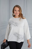 Πλεκτή μπλούζα με διακόσμηση πούπουλα σε μεγάλα μεγέθη  - Άσπρο