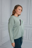Πλεκτή γυναικεία μπλούζα με στάμπα και κορδόνια σε μεγάλα μεγέθη - Μέντα