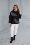 Πλεκτή μπλούζα με διακόσμηση πούπουλα σε μεγάλα μεγέθη - Μαύρο