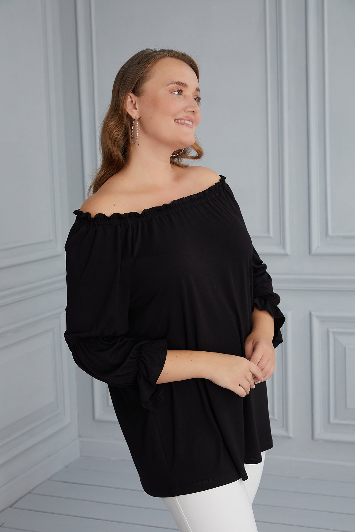 Γυναικεία μπλούζα "Κάρμεν" σε μεγάλα μεγέθη - Μαύρο