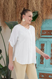 Γυναικείο ανοιξιάτικο πουκάμισο σε μεγάλα μεγέθη  - Εκρού